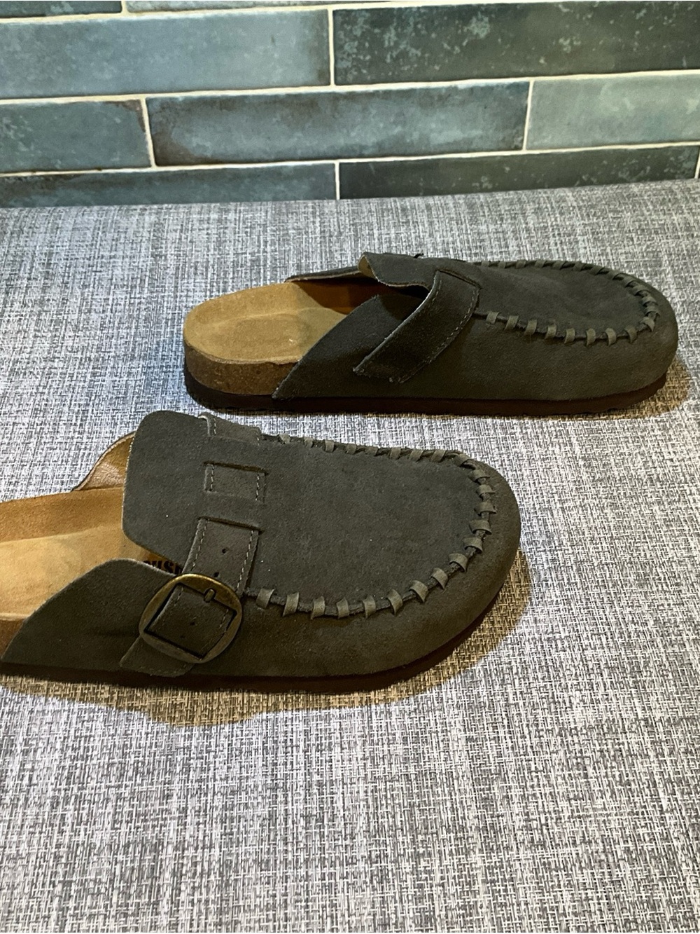 Cushionaire Canoe Suede Clogs In Khaki Women’s Size 8M - NEW - Picture 12 of 16